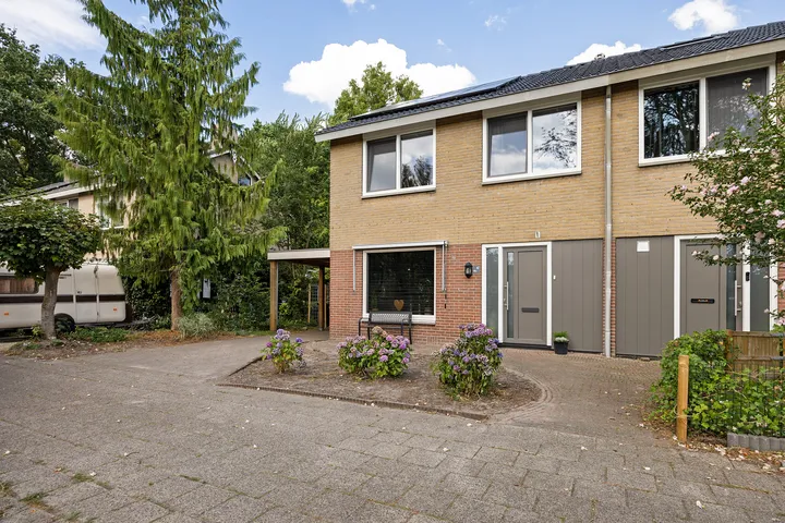 Twee-onder-één-kap te koop: Bernhardlaan 47, Zuidwolde kern Zuidwolde