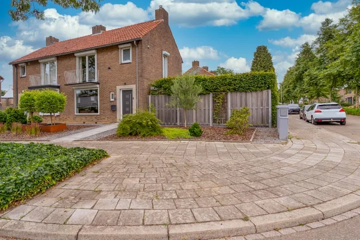Twee-onder-één-kap te koop: Bernhardstraat 16, Beek Beek (Li)