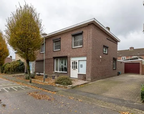 Twee-onder-één-kap te koop: Bernhardstraat 16, Meerlo Meerlo