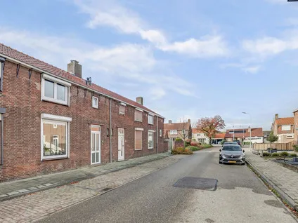 Tussenwoning te koop: Bernhardstraat 18, Yerseke