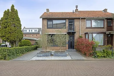 Twee-onder-één-kap te koop: Bernhardstraat 20, Rhoon-Centrum Rhoon