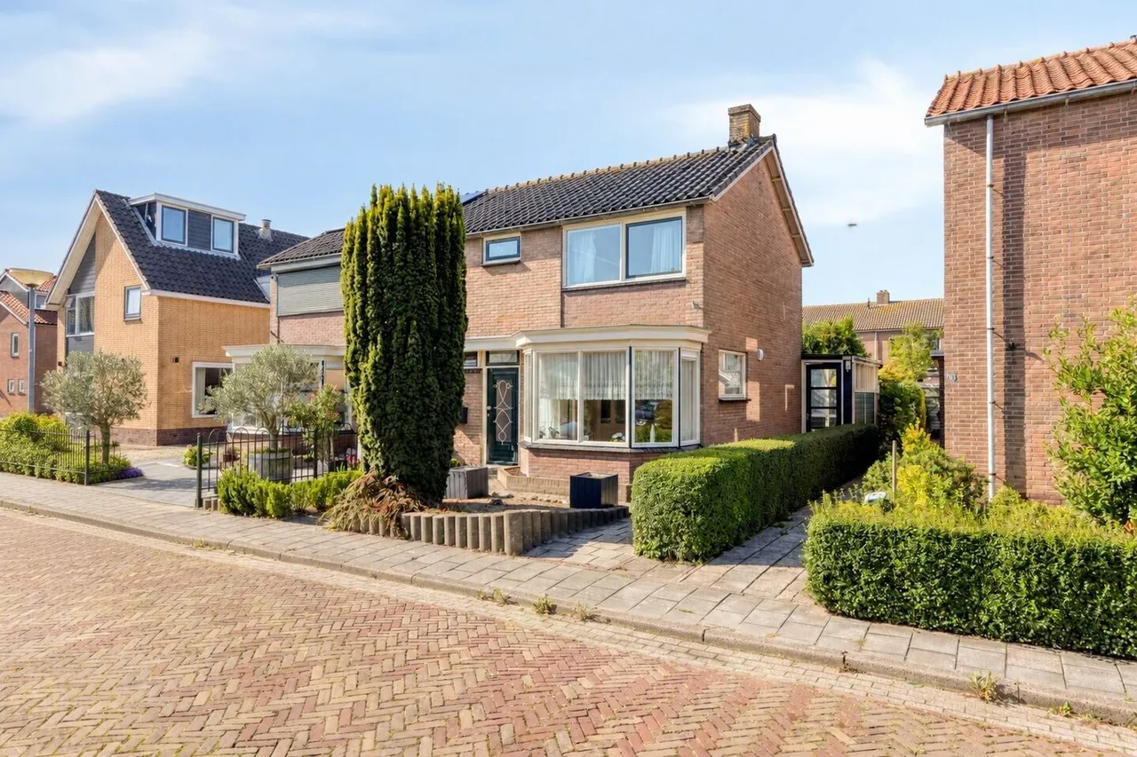 Twee-onder-één-kap te koop: Bernhardstraat 23, Avenhorn