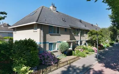 Terraced house for rent: Bertha von Suttnerlaan 50, Theaterbuurt Amstelveen