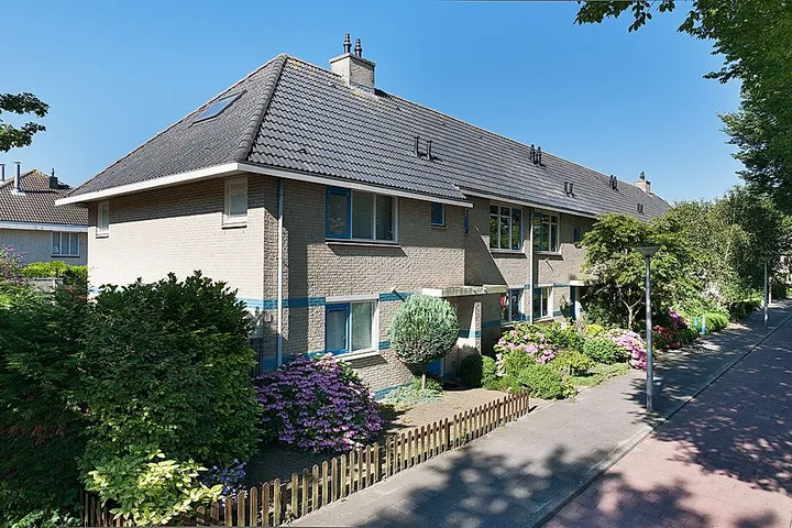 Tussenwoning te huur: Bertha von Suttnerlaan 50, Theaterbuurt Amstelveen