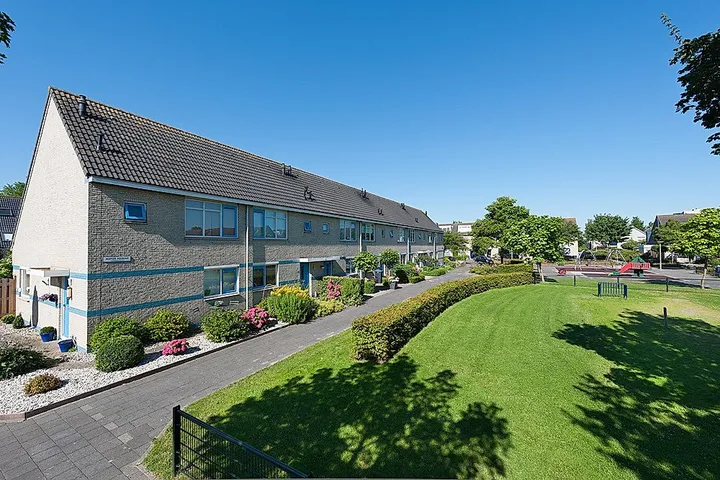 Tussenwoning te huur: Bertha von Suttnerlaan 60, Theaterbuurt Amstelveen