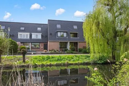 Tussenwoning te koop: Bertha von Suttnerstraat 49, Hoofddorp Pax West Hoofddorp