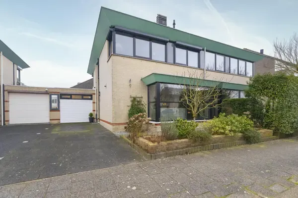 Tussenwoning te koop: Bertus Aafjeshof 9, Kersenboogerd-Zuid - Buurt 33 07 Hoorn