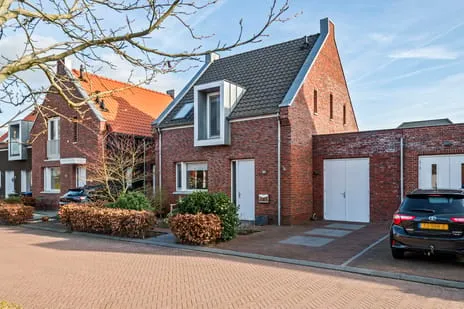 Tussenwoning te koop: Bessendreef 8, Westelijke uitbreiding Asperen Asperen
