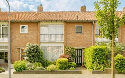 Tussenwoning te koop: Betje Wolfflaan 23, Staatsliedenkwartier Hilversum