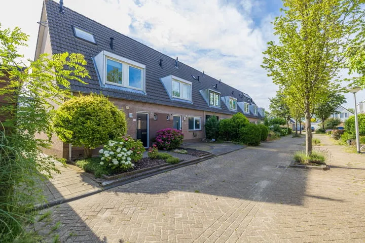 Corner house for sale: Betje Wolffstraat 14, Vrouwenpolder Lisse