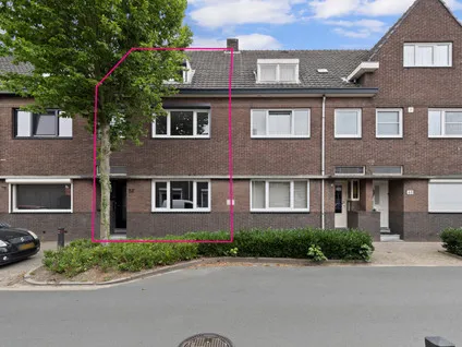Tussenwoning te koop: Betouwstraat 52, Tegelen-Centrum Tegelen