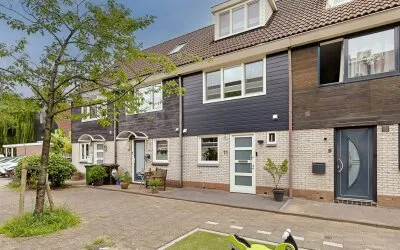 Tussenwoning te koop: Betsy Perkstraat 11, Heuvelweg Alphen Aan Den Rijn