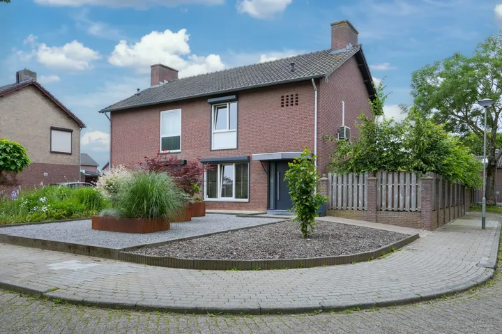 Semi-detached for sale: Bettinumstraat 48, Buchten Buchten