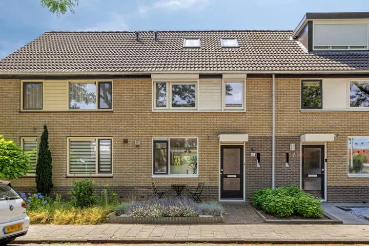 Terraced house for sale: Beugelhoek 11, Helmerhoek-Noord Enschede