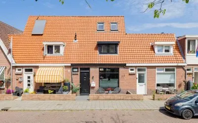 Terraced house for sale: Beukenstraat 36, Bomenbuurt Ijmuiden