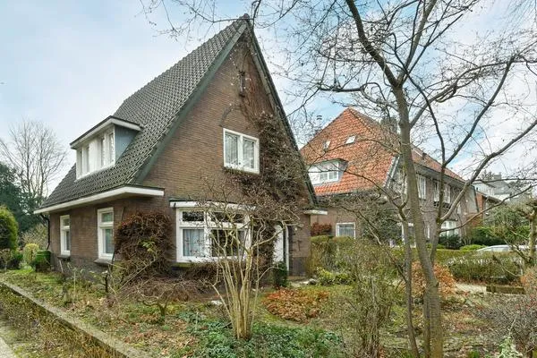 Vrijstaande woning te koop: Beukenweg 11, Velp-Noord boven spoorlijn Velp