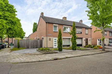 Twee-onder-één-kap te koop: Beutsevenstraat 1, Boshoven-Vrakker Weert