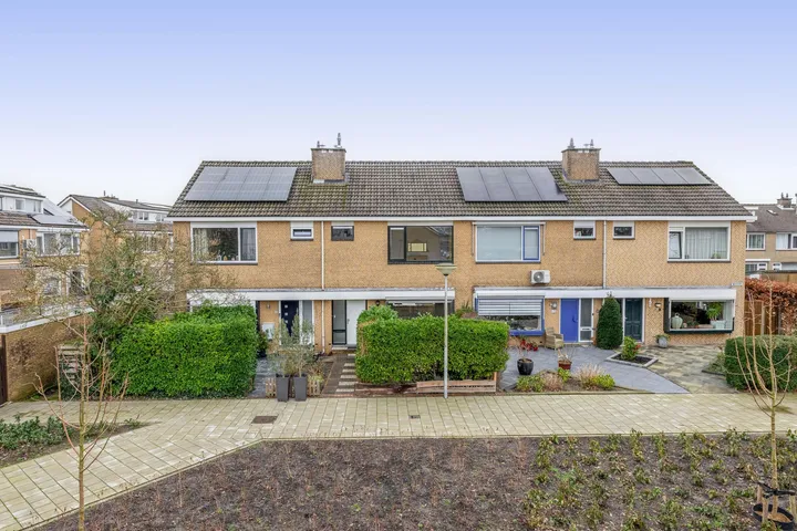 Tussenwoning te koop: Beverveen 233, Beverveen Spijkenisse