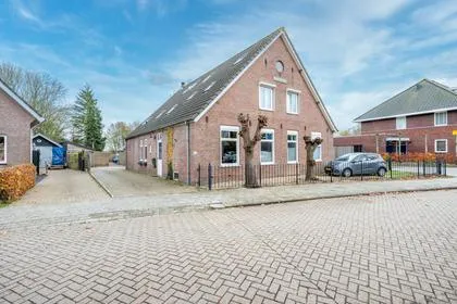 Twee-onder-één-kap te koop: Beverweertseweg 42, Werkhoven Werkhoven