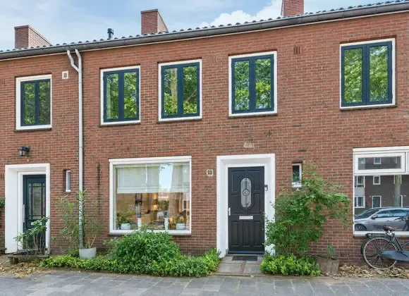 Tussenwoning te koop: Beverweg 13, Breda