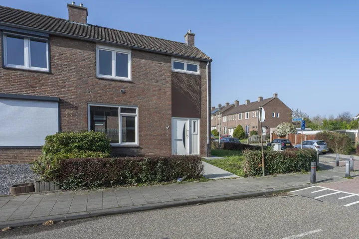 Twee-onder-één-kap te koop: Bexdellestraat 9B, Het Heufken Brunssum