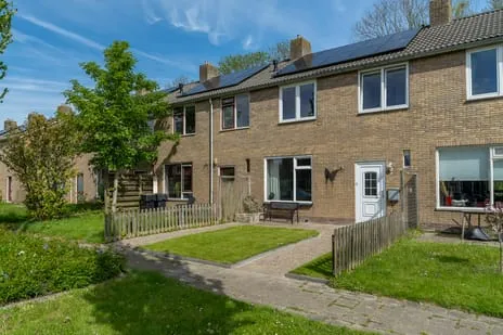 Tussenwoning te koop: Beyertstrjitte 31, Holwerd Holwert