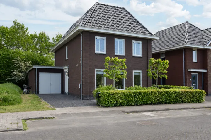 Vrijstaande woning te koop: Bezaan 25, Noorderplassen W.-West Almere