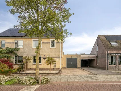 Twee-onder-één-kap te koop: Bezemerland 12, Nieuwaal Nieuwaal