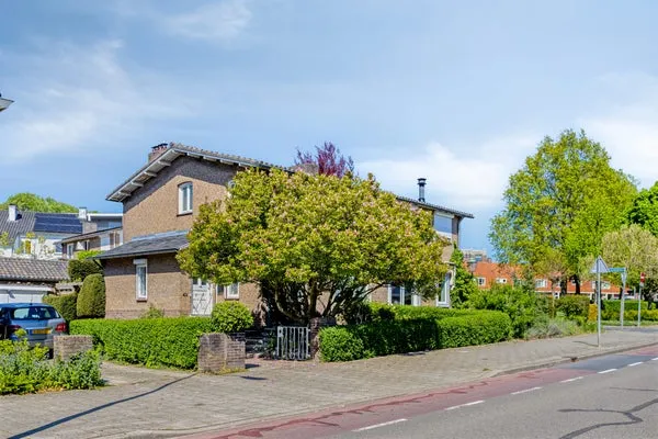Twee-onder-één-kap te koop: Bieslanderweg 12, Biesland Maastricht