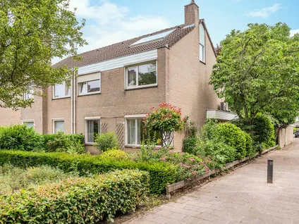 Twee-onder-één-kap te koop: Biezebeek 13, Cobbeek en Centrum Veldhoven