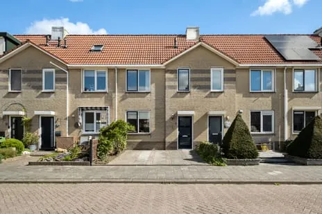 Tussenwoning te koop: Biezenbloker 8, Puttershoek Woonkern Puttershoek