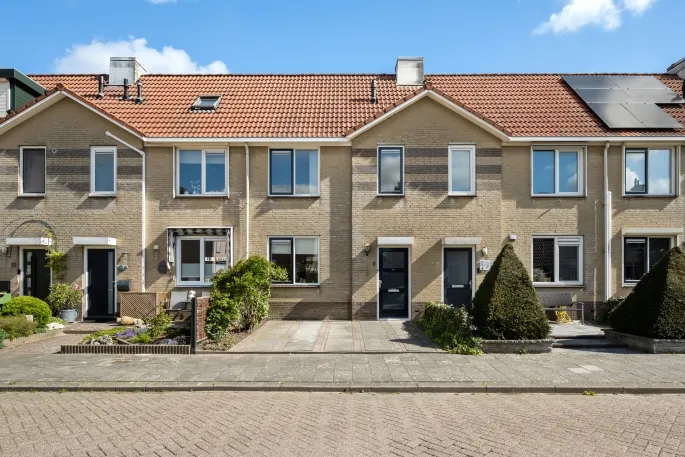 Tussenwoning te koop: Biezenbloker 8, Puttershoek Woonkern Puttershoek