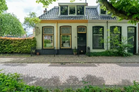 Tussenwoning te koop: Bij de Sluis 6, Badstratenbuurt Groningen