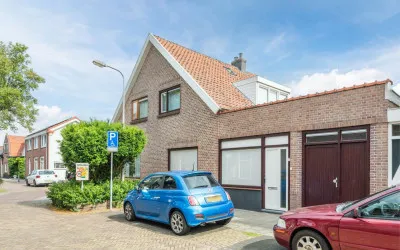Twee-onder-één-kap te koop: Bijdorpstraat 6, Bloemenwijk Voorschoten
