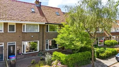 Corner house for sale: Bijenhofstraat 68, Bloemenbuurt Leeuwarden