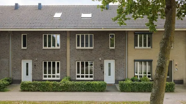 Tussenwoning te koop: Bijenlaan 1C, De Gentiaan Son En Breugel