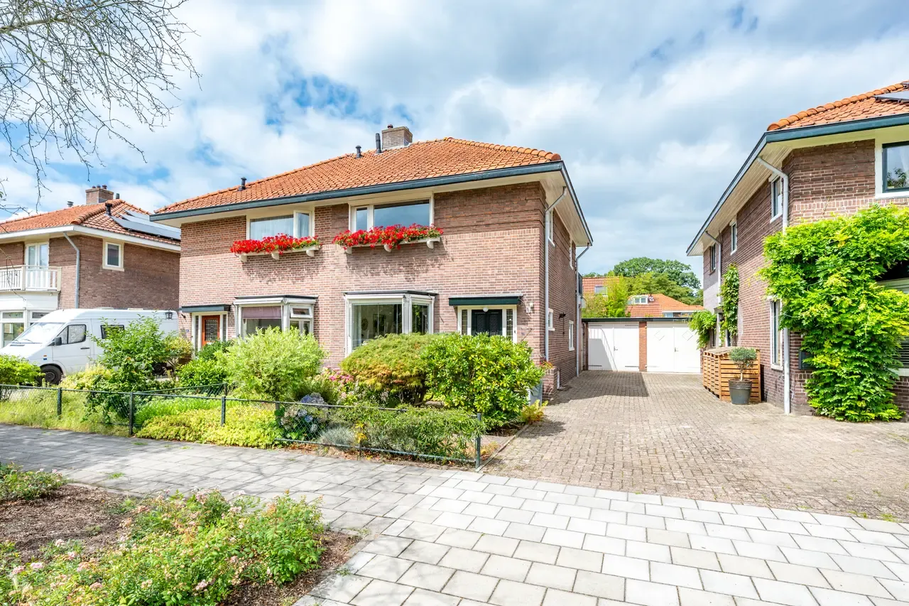Twee-onder-één-kap te koop: Bilderdijklaan 15, Zeist