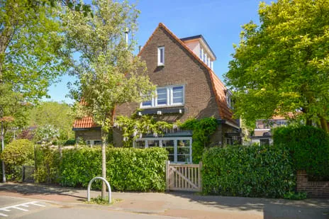 Hoekwoning te koop: Bilderdijklaan 30, Schrijverskwartier Hilversum