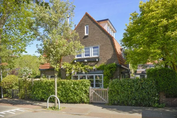 Hoekwoning te koop: Bilderdijklaan 30, Schrijverskwartier Hilversum