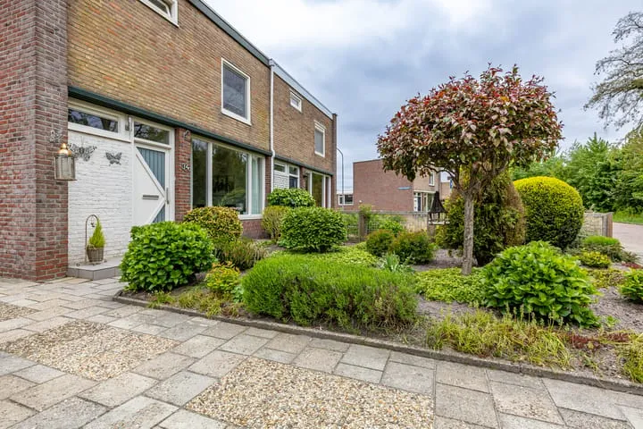 Twee-onder-één-kap te koop: Bilderdijklaan 34, Spoorstraat en Kieldiep Hoogezand