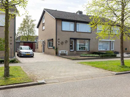 Twee-onder-één-kap te koop: Bilderdijkstraat 16, Veld Oost Lichtenvoorde