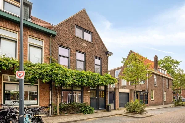 Hoekwoning te koop: Bilderdijkstraat 28, Schrijversbuurt Schiedam