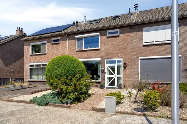 Tussenwoning te koop: Bilderdijkstraat 54, Oldenzaal