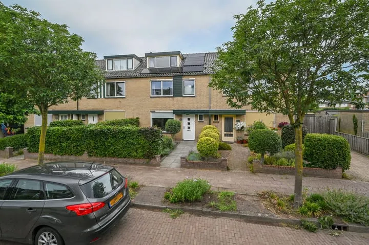 Tussenwoning te koop: Bilderdijkstraat 67, Putten-Zuid-Oost Putten