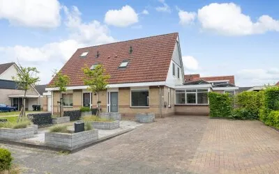 Twee-onder-één-kap te koop: Bildtdyk 14, Berltsum Noord Berltsum