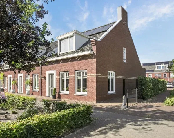 Corner house for sale: Binnengrachthof 2, Het Dorpshart Hoef En Haag
