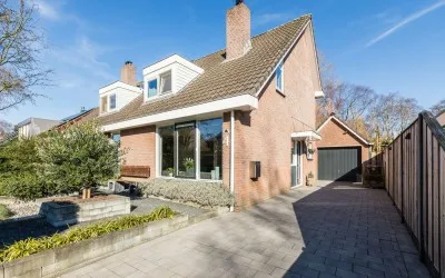 Twee-onder-één-kap te koop: Binnenhof 4, De Hoven Ede