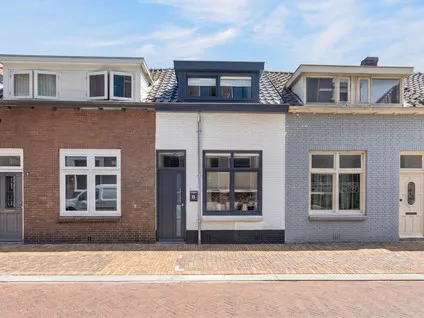 Tussenwoning te koop: Binnenmolenstraat 11, Binnenstad Tiel