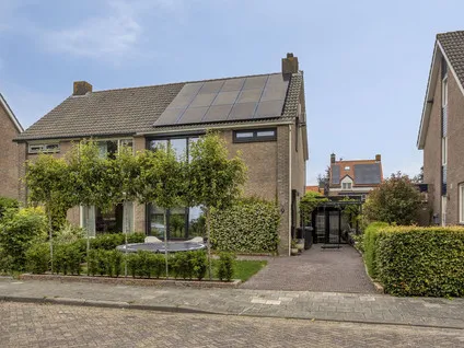Twee-onder-één-kap te koop: Binnenpad 9, Halsteren-Centrum Halsteren