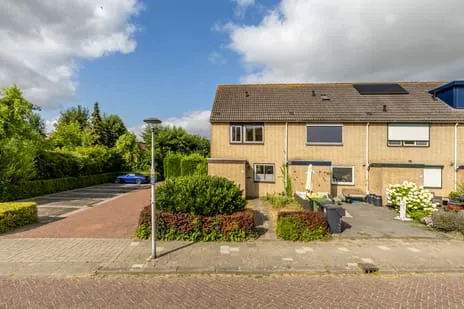 Hoekwoning te koop: Binnensingel 11, Strijen Woonkern Strijen